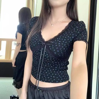 Áo thun ôm body hè nữ với áo ren cổ chữ V ngắn tay nhỏ