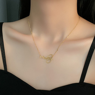 Vòng cổ Aubrey tượng trưng cho chữ cái của phụ nữ thông minh và là trang sức nữ tối giản. Dây chuyền xương khóa thép titan không phai màu và mặt dây chuyền thời trang và cá tính