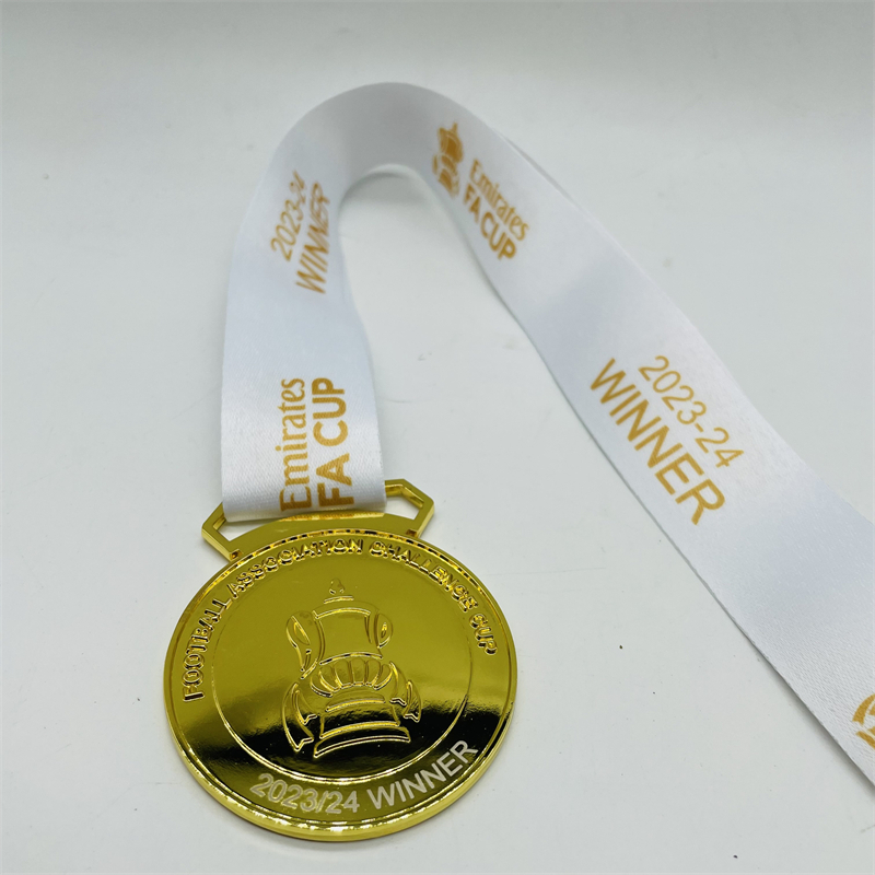 Huy chương kim loại FA Cup 2024