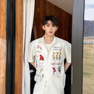 Mùa Hè Cotton Đan Phong Cách Mỹ Retro Phong Cách Hồng Kông Cổ Gấp Áo Sơ Mi Nam Tay Ngắn Thường Ngày 2024 Mới Thêu Thời Trang Unisex Áo Khoác Hợp Thời Trang Rộng Phù Hợp Với