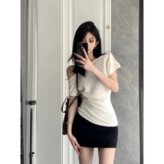 Áo đeo vai chéo, thon gọn, eo xếp ly, tay ngắn dành cho nữ