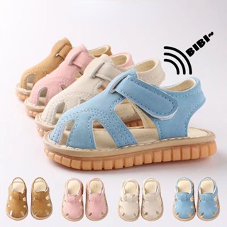 Dép âm thanh phong cách thông thường cho trẻ mới biết đi.
