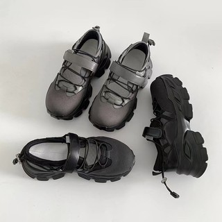 Giày sandal nữ đế dày 2024 phong cách mới đen nâng cao 6.54cm nhẹ thoáng khí thời trang thoáng khí giày thể thao