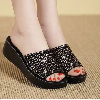 Dép Nữ Đế Bằng Bên Ngoài Mặc Giày Mẹ Trung Niên Nêm Gót Size Lớn 2024 Phong Cách