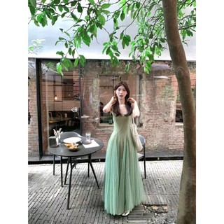 Mặc váy lưới xếp li yếm để mặc mùa hè