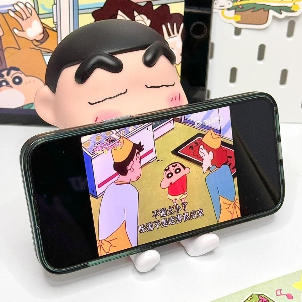 Giá đỡ điện thoại sáng tạo Crayon Shin-Chan Hình búp bê PVC Giá đỡ điện thoại di động Giá đỡ điện thoại thông Phone holder【Chiosala12】