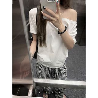 Áo thun nữ dáng rộng lệch vai, áo cộc tay cổ lệch form rộng cho nữ