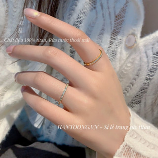 Nhẫn nữ bằng titan cao cấp không gỉ mạ vàng 24k thiết kế bản mỏng đính đá lấp lánh thời trang trẻ trung