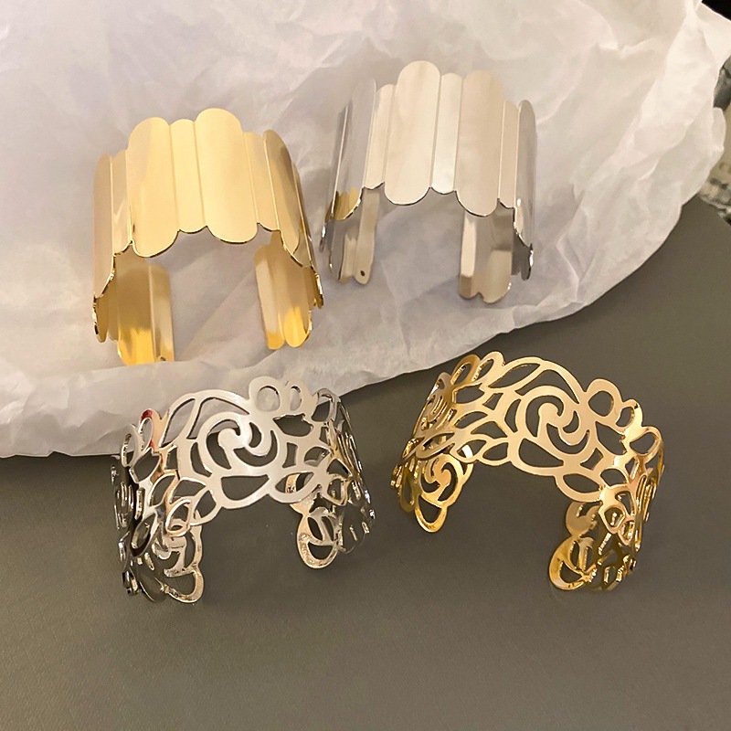 Hoa văn hình học kim loại mở vòng tay Châu Âu và Mỹ thiết kế đơn giản Vòng tay cảm giác cao cấp cá tính phóng đại trang sức tay bán buôn