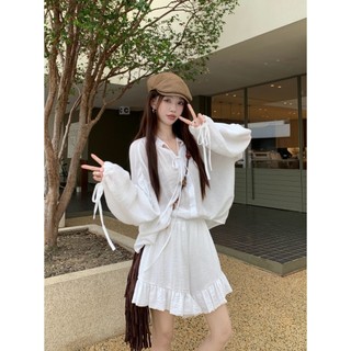 Bộ thường ngày, áo sơ mi chống nắng màu trắng, phong cách Hàn Quốc mùa hè dành cho nữ, kết hợp với bộ quần và Quần ngắn ống rộng hoàn chỉnh, bộ hai mảnh