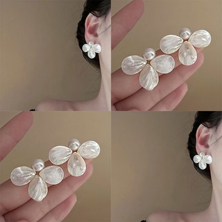  Kim bạc đơn giản nhỏ tươi tu sĩ bông tai ngọc trai hoa châu Âu và Mỹ cá tính đinh tán thời trang khí chất bông tai nữ bán buôn 