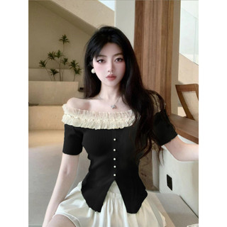 QKOOLE  Áo sơ mi dệt kim một vai màu sắc viền nấm đen phong cách phương Tây dành cho nữ mùa hè, thiết kế theo phong cách thuần khiết khao khát, eo cinching cô gái cay tay ngắn
