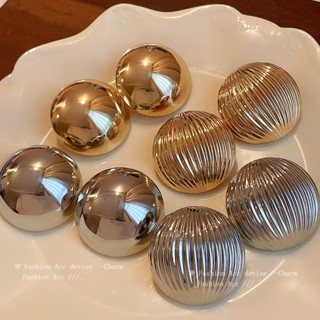 Bông tai bán tròn sọc kim loại bạc Châu Âu và Hoa Kỳ phóng đại gió lạnh đinh tán thích hợp thời trang khí chất bông tai bán buôn nữ