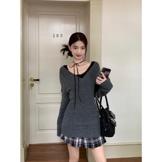  Set áo ren 2 dây bản to đen kèm khoác len xám và chân váy sọc đen - set đồ thu đông hàng order Quảng Châu 