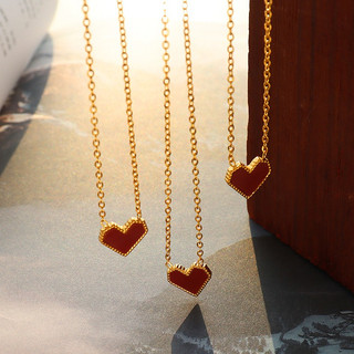 Phong cách Pháp mới mạ vàng bao quanh trái tim đào đỏ xã hội đa năng ngọt ngào và mát mẻ phong cách xương đòn bằng thép titan cao cấp vòng cổ nữ