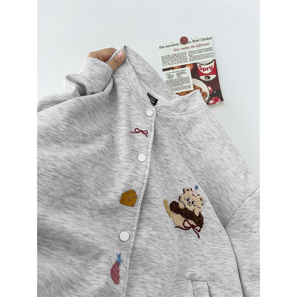 Áo len cardigan cài nút phong cách retro dáng rộng, áo khoác bóng chày, áo nỉ thêu hoa màu xám dành cho nữ