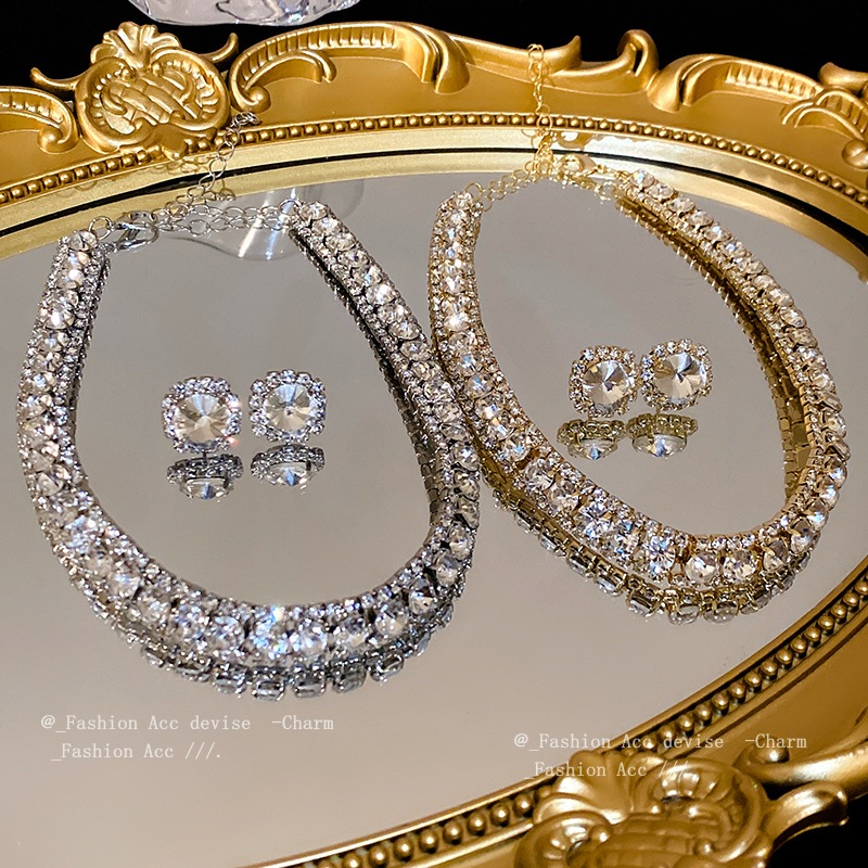 Bộ vòng cổ bông tai vuông kim cương Châu Âu và Hoa Kỳ thời trang nhẹ nhàng sang trọng xương đòn dây chuyền cá tính cảm giác cao cấp của cổ mới bán buôn