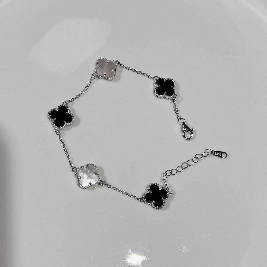 Thép Titan Bốn Lá Vòng Tay Cỏ Ba Lá Phiên Bản Hàn Quốc Cặp Đôi Đơn Giản Màu Thép May Mắn Vòng Tay Cỏ Không Phai Màu Trang Sức Thép Titan Bán Buôn