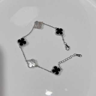 Thép Titan Bốn Lá Vòng Tay Cỏ Ba Lá Phiên Bản Hàn Quốc Cặp Đôi Đơn Giản Màu Thép May Mắn Vòng Tay Cỏ Không Phai Màu Trang Sức Thép Titan Bán Buôn