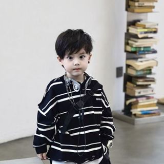 Quần Áo Xuân Thu Phiên Bản Hàn Quốc Đen Trắng Sọc Rách Bé Trai Áo Thun Dài Tay Nhỏ Vừa Trẻ Em Phong Cách Phương Tây Phù Hợp Với Ba