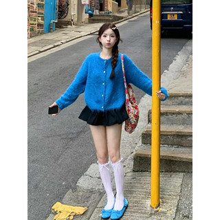 QADCOL Áo khoác len nữ Klein Blue sang trọng và trẻ trung cho mùa thu đông 2024