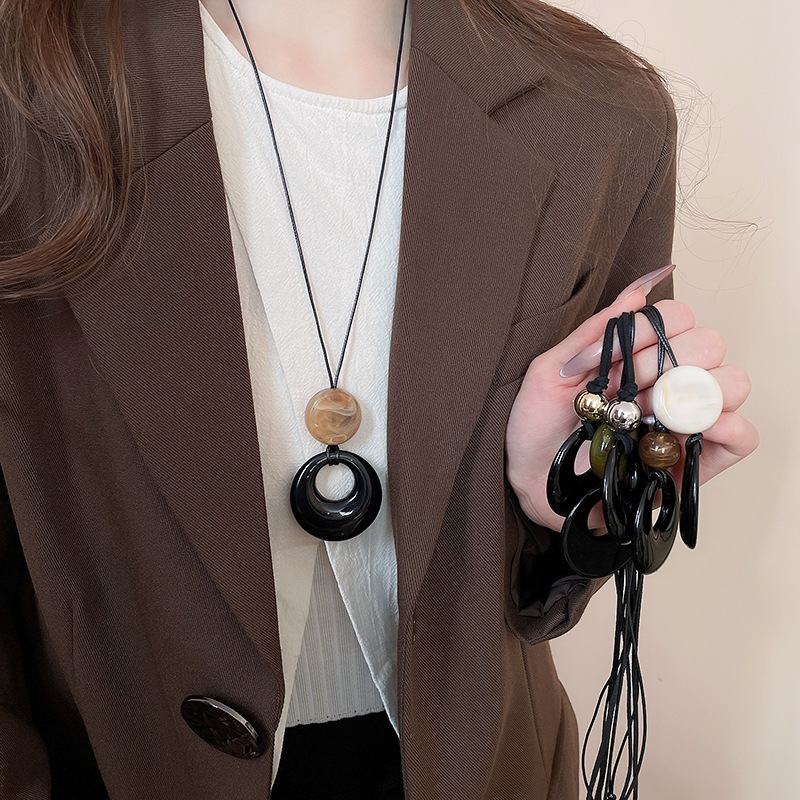 Phong cách dân tộc da nhân tạo đính cườm mặt dây chuyền vòng cổ thiết kế thích hợp dây chuyền xương đòn dài đơn giản phụ kiện retro