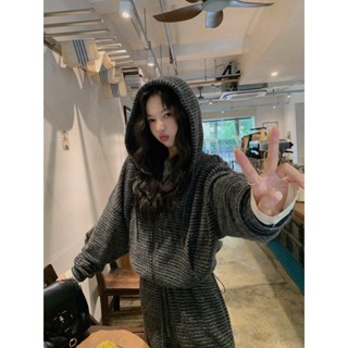 QKOOLE Thời Trang Thường Ngày Sang Trọng Sọc Phù Hợp Với 2024 Phong Cách Mới Nữ Thu Đông Ôm Hơn Áo Thể Thao Quần Ống Rộng Bộ Đồ Hai Mảnh