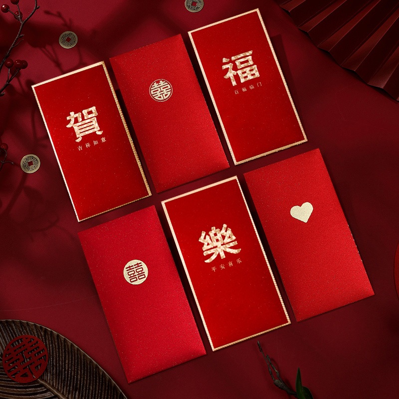 Phong bì đỏ năm mới năm 2025 với tua rua thanh lịch