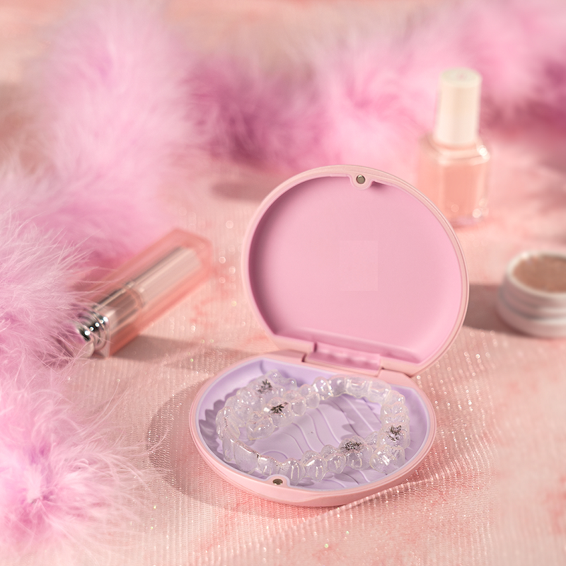 Hộp đựng Invisalign Cyberpink