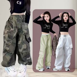 Quần công sở mới cho bé gái - Trang phục trẻ em, kiểu dáng ống rộng, thiết kế thoải mái và thoáng mát, nhiều túi, sử dụng màu trơn và họa tiết ngụy trang (camouflage), phù hợp cho trẻ mặc hàng ngày.