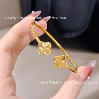 Vòng tay nữ bằng titan cao cấp không gỉ mạ vàng 18k hình cỏ 4 lá thiết kế kiểu dáng mềm mại