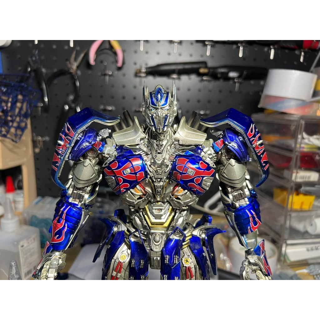 Hội thảo cuối tuần MF004 / Threezero dlx KNIGHT OPTIMUS PRIME Đèn mắt rỗng + sửa đổi áo giáp vai