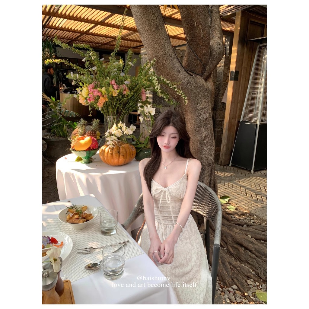 Honypove  2025 Mùa Hè Đi Lại Đơn Giản Phù Hợp Với Cổ Chữ V Cổ Hẹp Eo Treo Váy Nữ | BigBuy360 - bigbuy360.vn