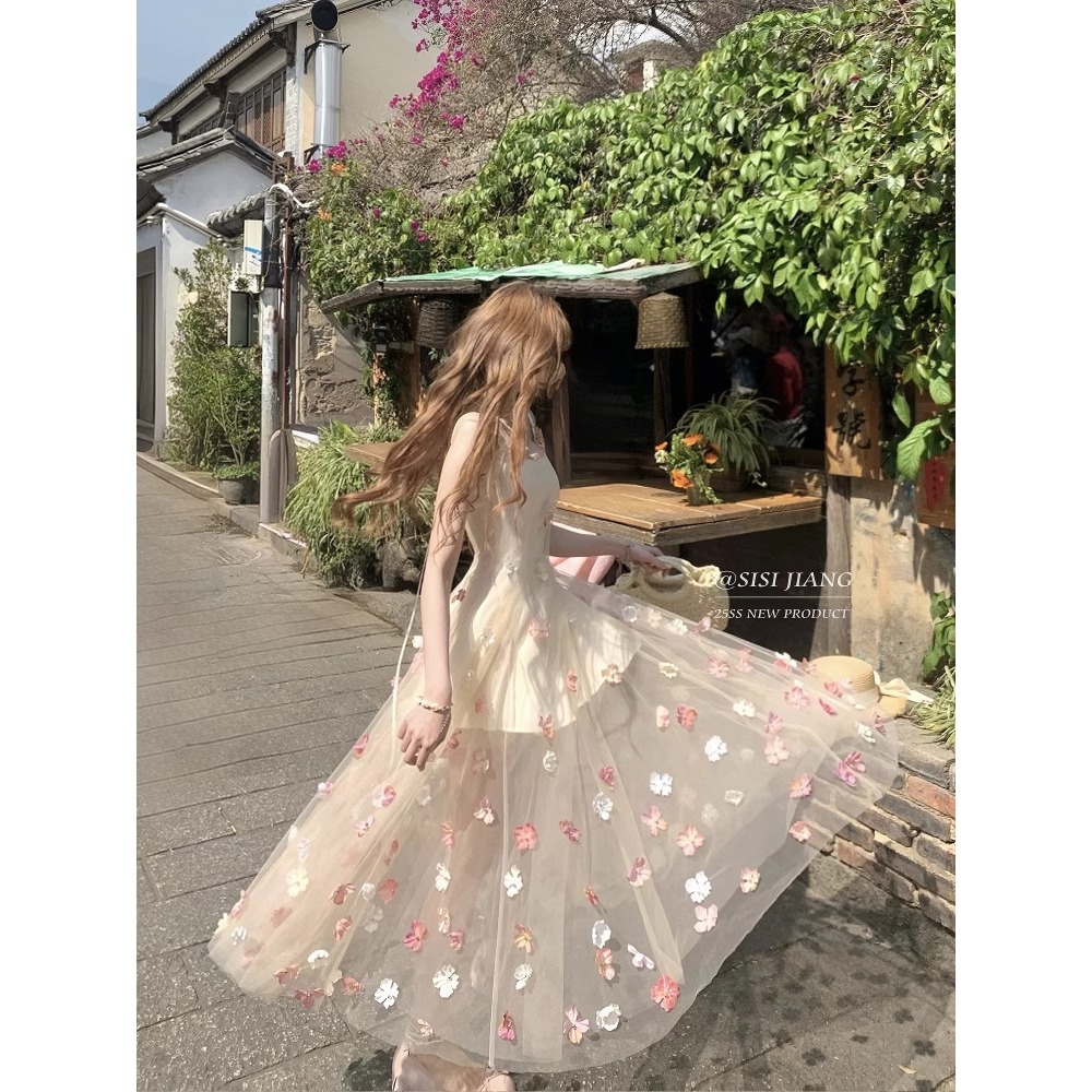 Đầm hoa mềm mại và nữ tính hoàn hảo cho mọi dịp | BigBuy360 - bigbuy360.vn