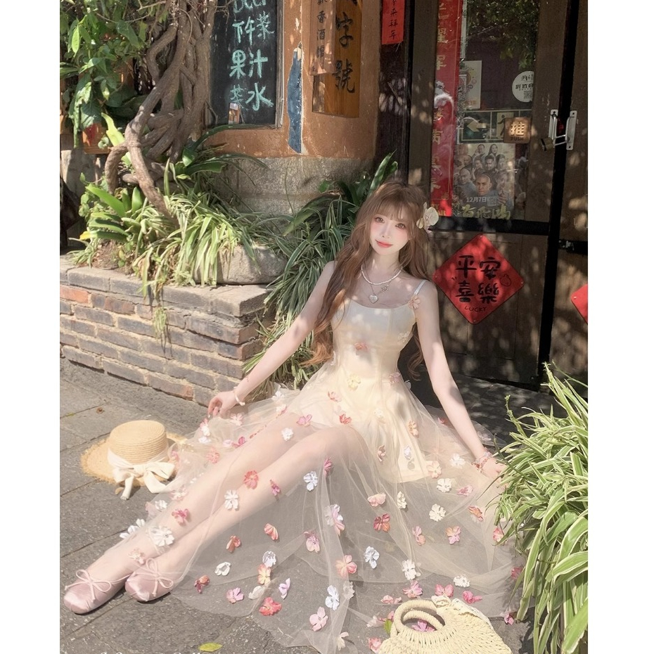 Đầm hoa mềm mại và nữ tính hoàn hảo cho mọi dịp | BigBuy360 - bigbuy360.vn