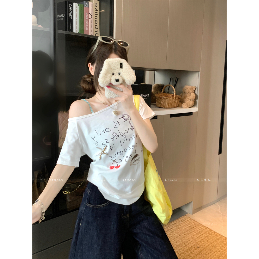 【Sinbounboun】Quần áo nữ mùa hè phong cách Hàn Quốc Slim-fit in chữ trắng chéo vai ngắn tay | BigBuy360 - bigbuy360.vn