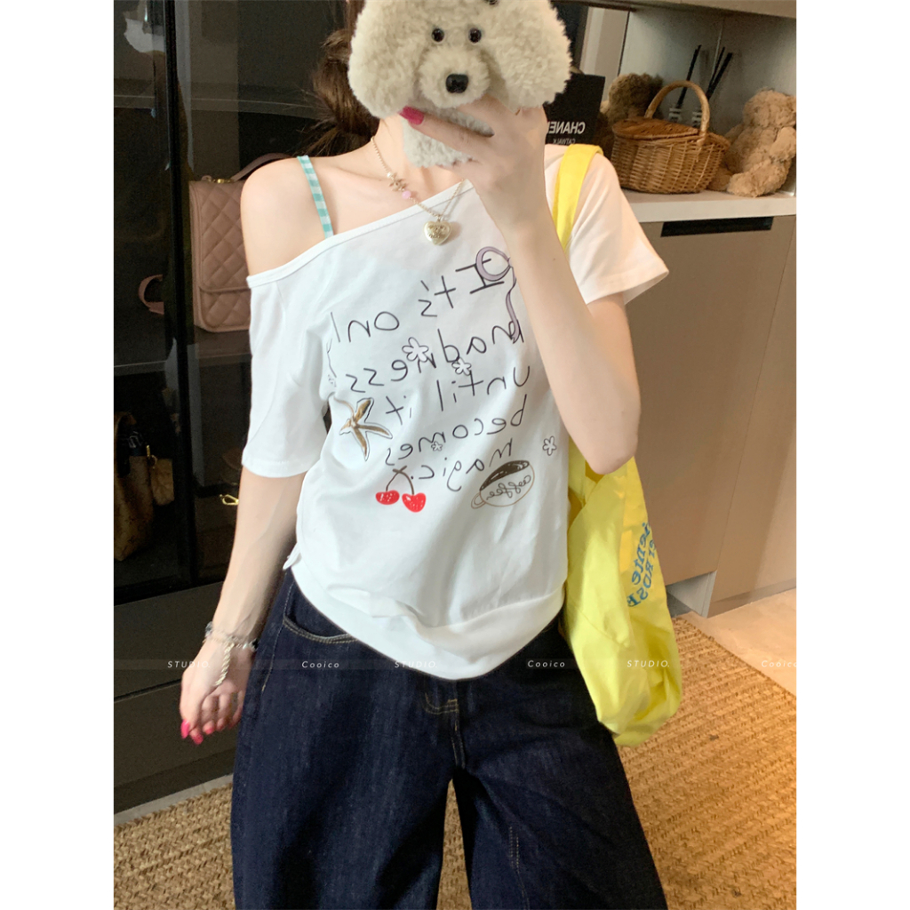 【Sinbounboun】Quần áo nữ mùa hè phong cách Hàn Quốc Slim-fit in chữ trắng chéo vai ngắn tay | BigBuy360 - bigbuy360.vn
