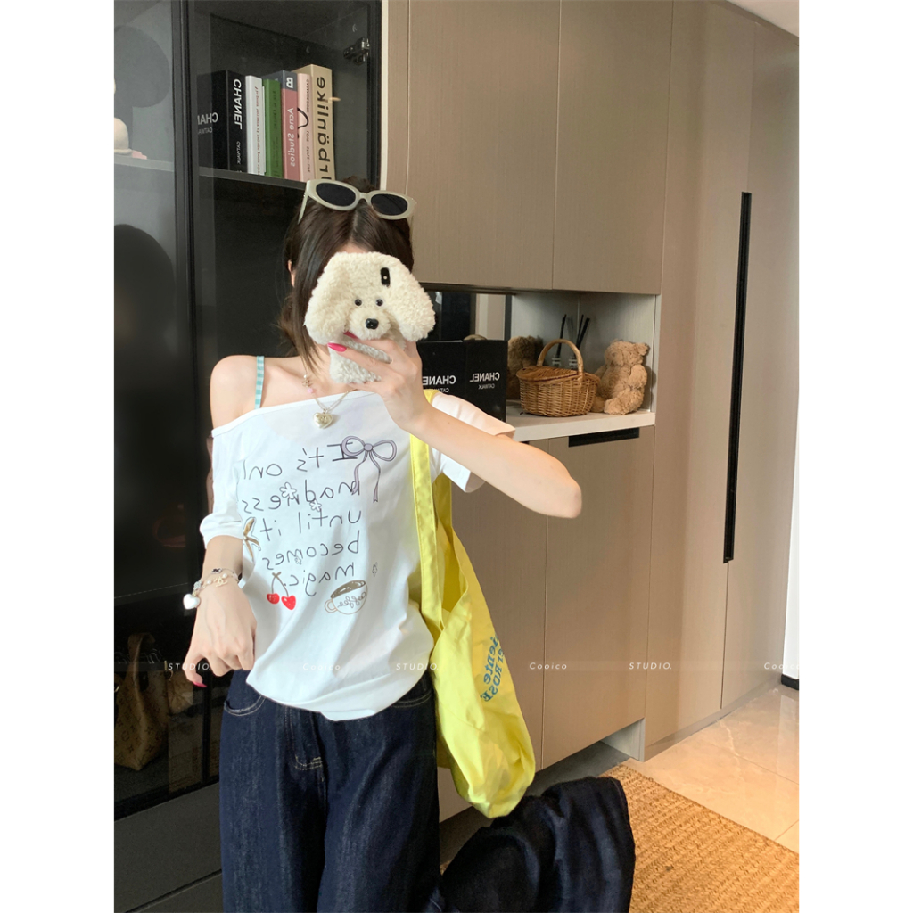 【Sinbounboun】Quần áo nữ mùa hè phong cách Hàn Quốc Slim-fit in chữ trắng chéo vai ngắn tay