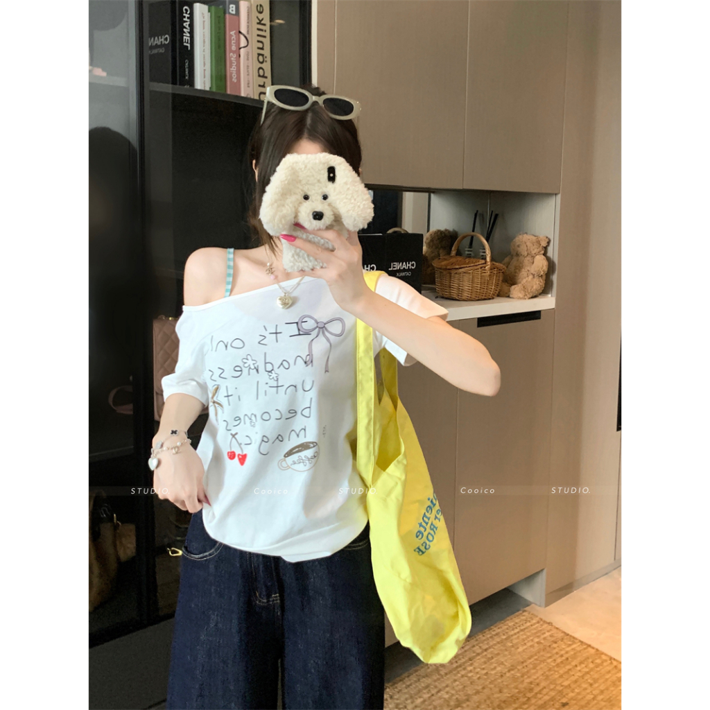【Sinbounboun】Quần áo nữ mùa hè phong cách Hàn Quốc Slim-fit in chữ trắng chéo vai ngắn tay | BigBuy360 - bigbuy360.vn