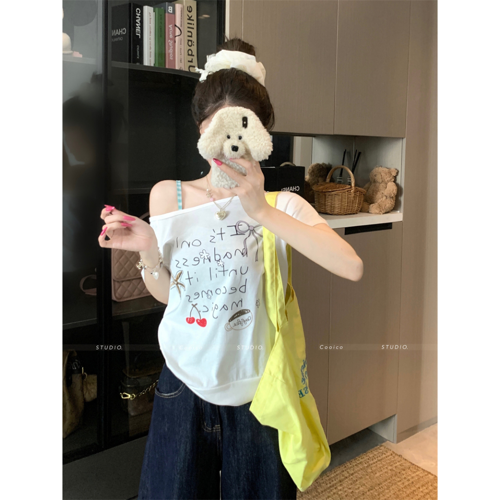 【Sinbounboun】Quần áo nữ mùa hè phong cách Hàn Quốc Slim-fit in chữ trắng chéo vai ngắn tay | BigBuy360 - bigbuy360.vn