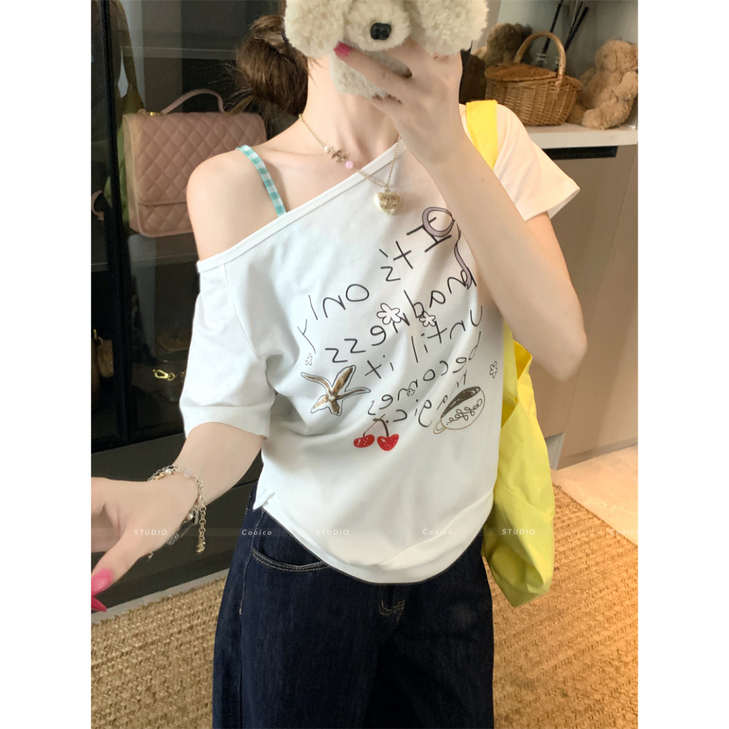 【Sinbounboun】Quần áo nữ mùa hè phong cách Hàn Quốc Slim-fit in chữ trắng chéo vai ngắn tay | BigBuy360 - bigbuy360.vn