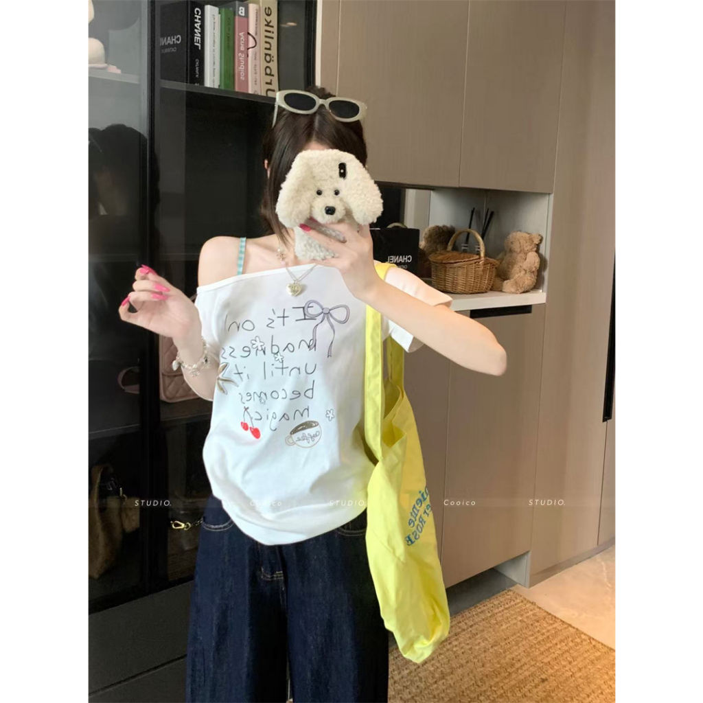 【Sinbounboun】Quần áo nữ mùa hè phong cách Hàn Quốc Slim-fit in chữ trắng chéo vai ngắn tay | BigBuy360 - bigbuy360.vn