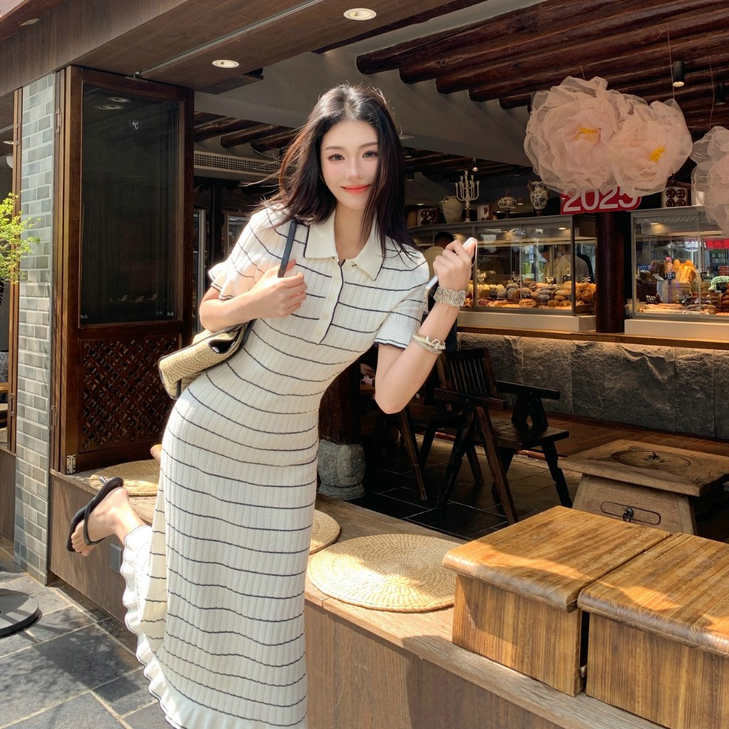 Mùa hè Sản phẩm mới Váy dài dệt kim sọc màu be dành cho nữ Slim-fit Ve áo ngắn tay dài vừa phải Váy Skinny | BigBuy360 - bigbuy360.vn