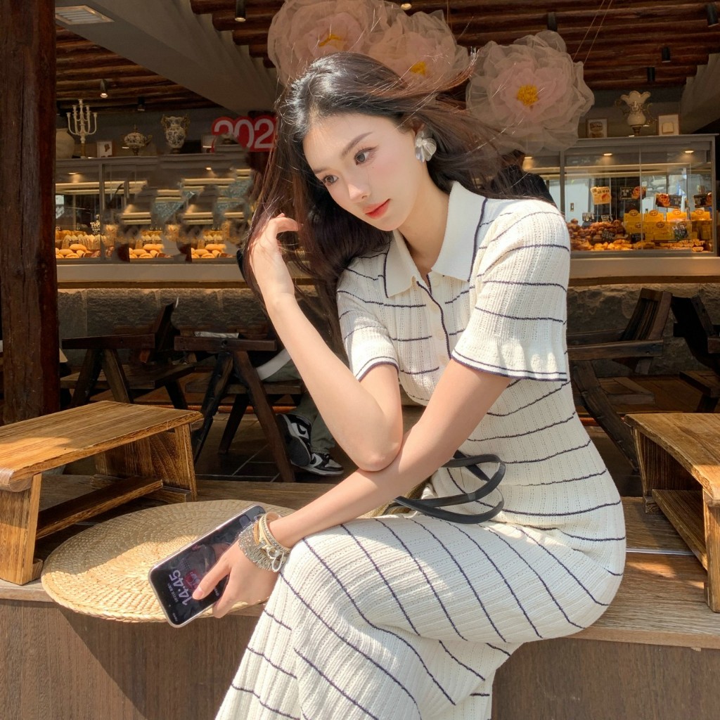 Mùa hè Sản phẩm mới Váy dài dệt kim sọc màu be dành cho nữ Slim-fit Ve áo ngắn tay dài vừa phải Váy Skinny | BigBuy360 - bigbuy360.vn