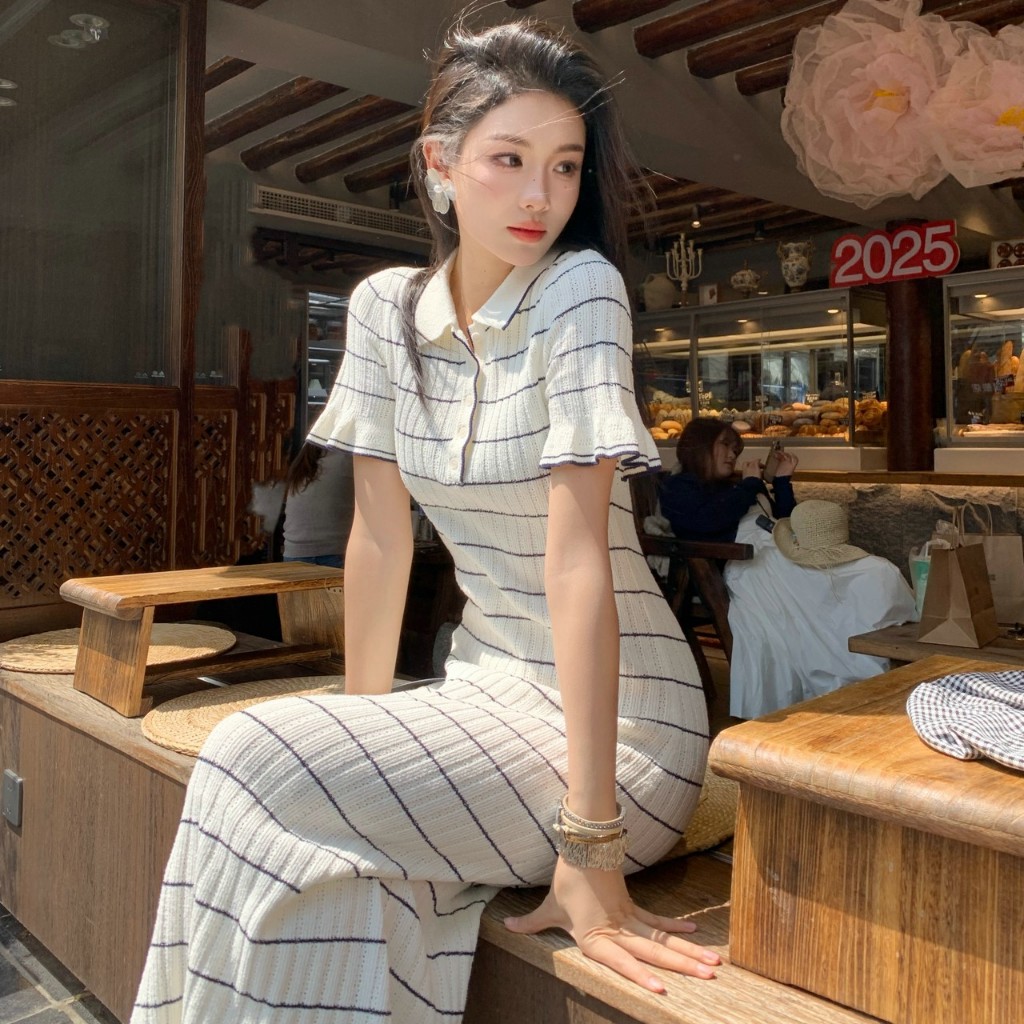 Mùa hè Sản phẩm mới Váy dài dệt kim sọc màu be dành cho nữ Slim-fit Ve áo ngắn tay dài vừa phải Váy Skinny | BigBuy360 - bigbuy360.vn