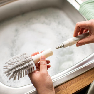 Tommee Tippee Closer To Nature Bàn chải bình sữa và núm vú 2 trong 1 (82896)