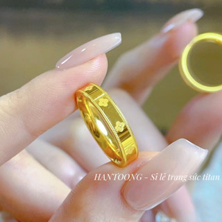 Nhẫn titan không gỉ mạ vàng 18k thiết kế hoạ tiết cỏ 4 lá may mắn dành cho nữ