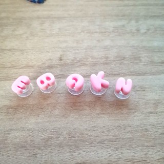 Charm Chọn 26 chữ cái tiếng Anh A đến Z Crocs Giày dễ thương Hoa trang trí Charm Crocs