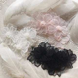 Váy cưới họa tiết ren lớn đính đá, thêu tay màu đen, trắng, be, xám và hồng