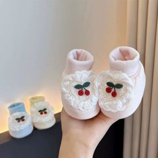  Giày và tất cho bé sơ sinh mùa thu đông 0-1 tuổi từ tháng 3 đến tháng 6 nữ công chúa ren ấm áp và chống trượt giày tất sàn 